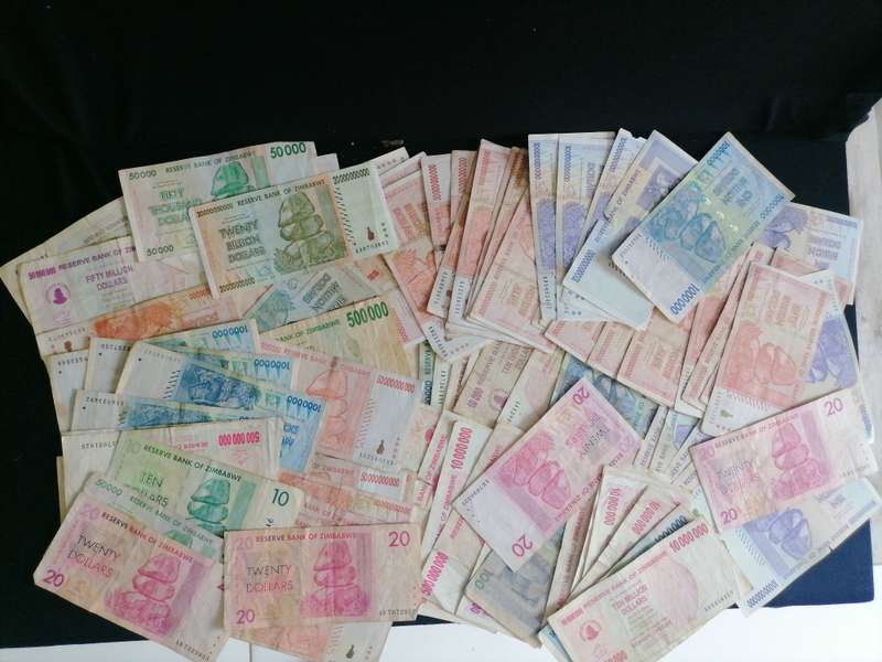 100 X ZIMBABWE Bank notes/bearer tjeks