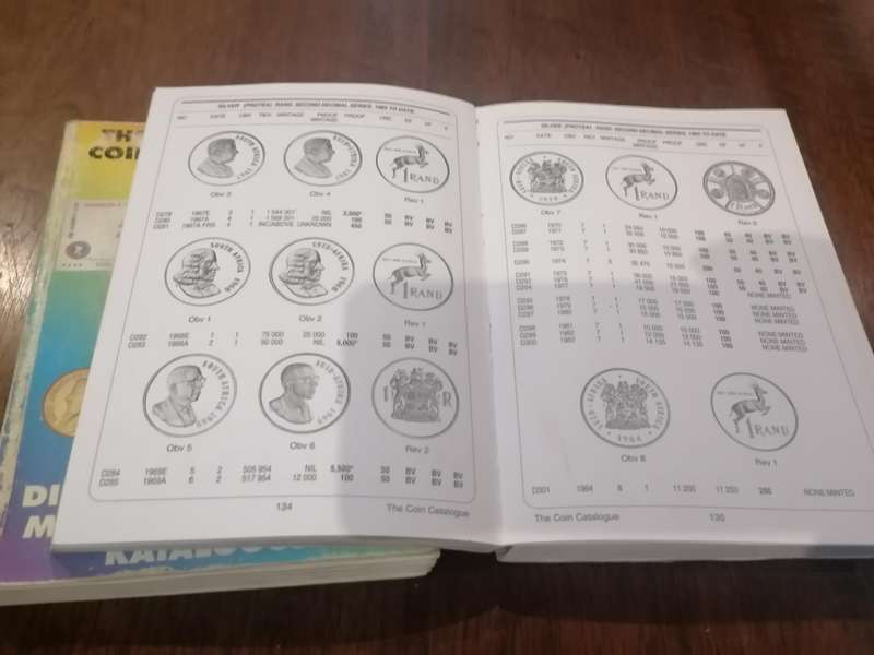 2 x COIN / BANKNOTE CATALOGUE