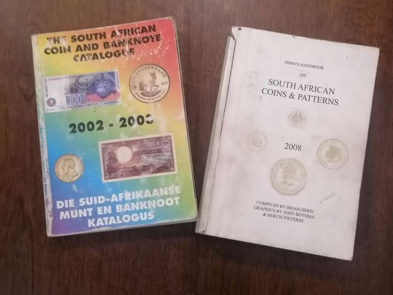 2 x COIN / BANKNOTE CATALOGUE