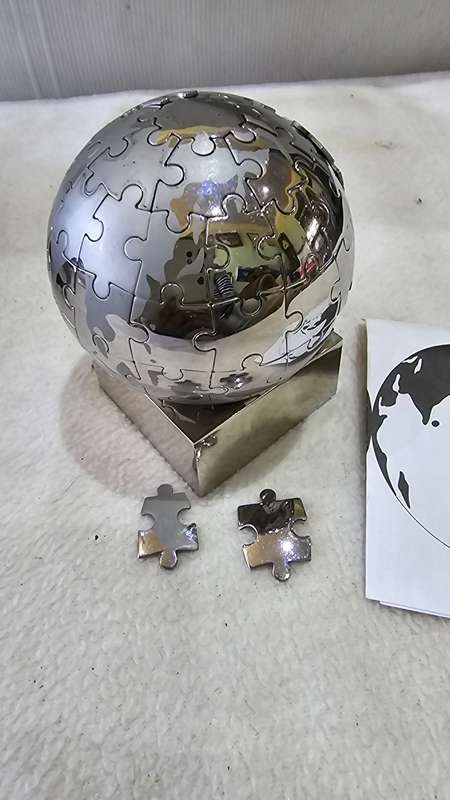 WORLD GLOBE DESK STAINLESS STEEL MAGNETUC JIGSAW PUZZLE