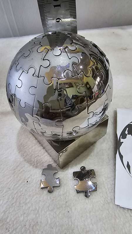 WORLD GLOBE DESK STAINLESS STEEL MAGNETUC JIGSAW PUZZLE