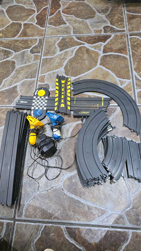 HORNBY SCALELECTRIC TRACKS WITH REMOTES