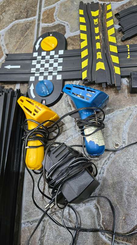 HORNBY SCALELECTRIC TRACKS WITH REMOTES