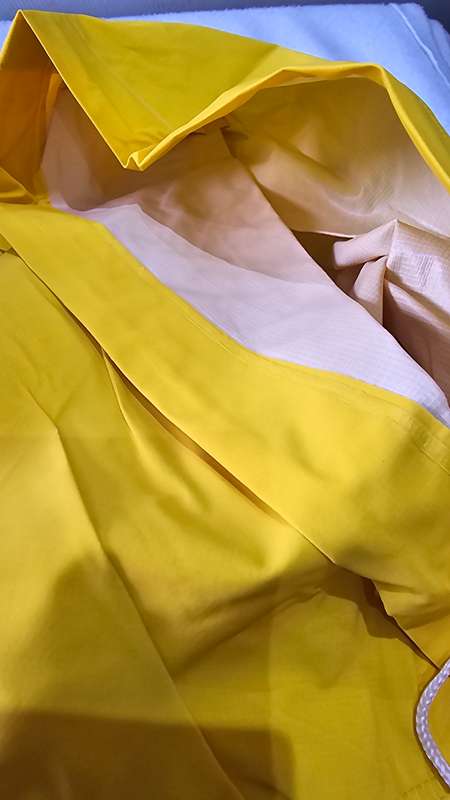 2 PIECE RUBBERIZED RAIN SUIT(LARGE)EXCELLENT QUALITY