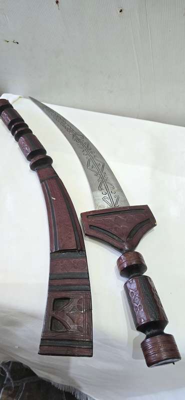 19TH CENTURY ANTIQUE DAGGER WITH SHEATH (LEATHER ON WOOD HANDLE AND SHEATH) C DESCRIPTION