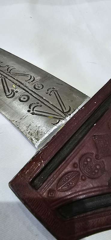 19TH CENTURY ANTIQUE DAGGER WITH SHEATH (LEATHER ON WOOD HANDLE AND SHEATH) C DESCRIPTION
