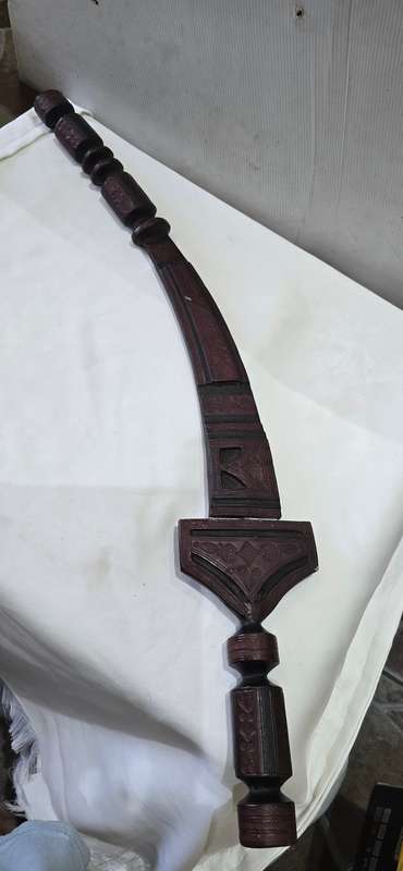 19TH CENTURY ANTIQUE DAGGER WITH SHEATH (LEATHER ON WOOD HANDLE AND SHEATH) C DESCRIPTION
