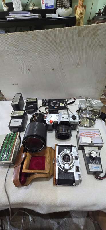 JOBLOT VINTAGE CAMERAS AND SPARES