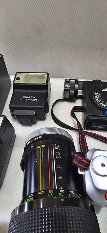 JOBLOT VINTAGE CAMERAS AND SPARES