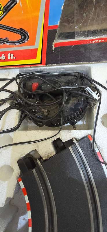 1:43 SCALE SLOT RACING SYSTEM WITH 2 CARS
