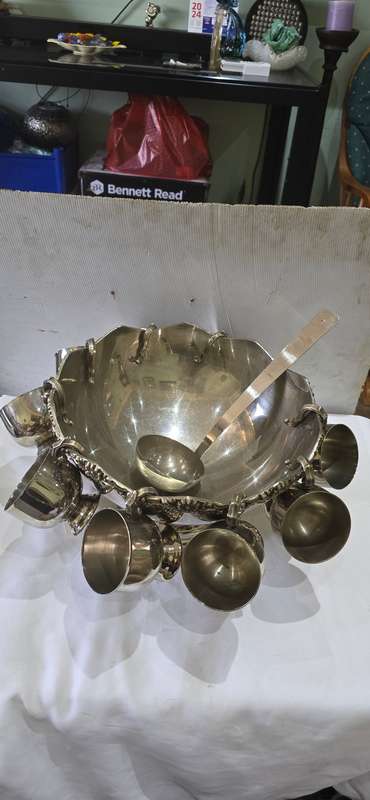 STUNNING VINTAGE STAINLESS STEEL PUNCH BOWL SET