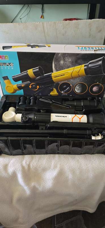 TELESCOPE WITH TRIPOD STAND
