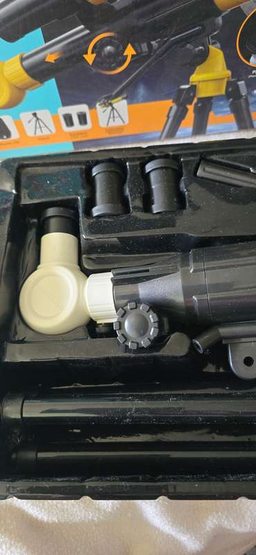 TELESCOPE WITH TRIPOD STAND