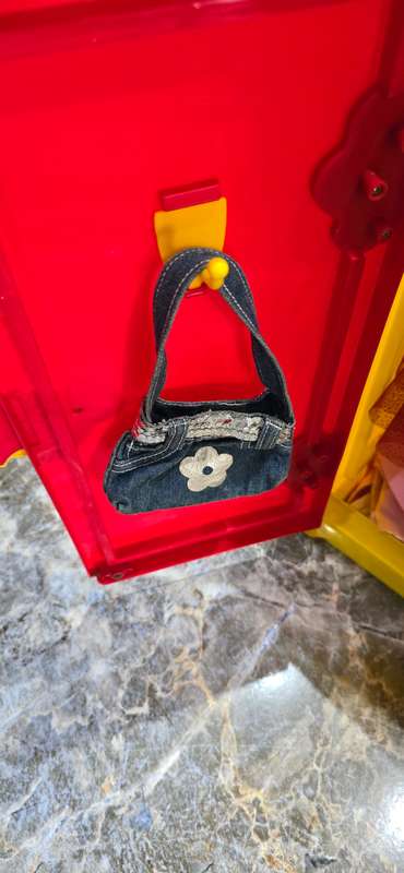 BUILD A BEAR CLOSET(60 X 53CM) WITH LOTS OF ORIGINAL BUILD A BEAR CLOTHES AND ACCESSORIES