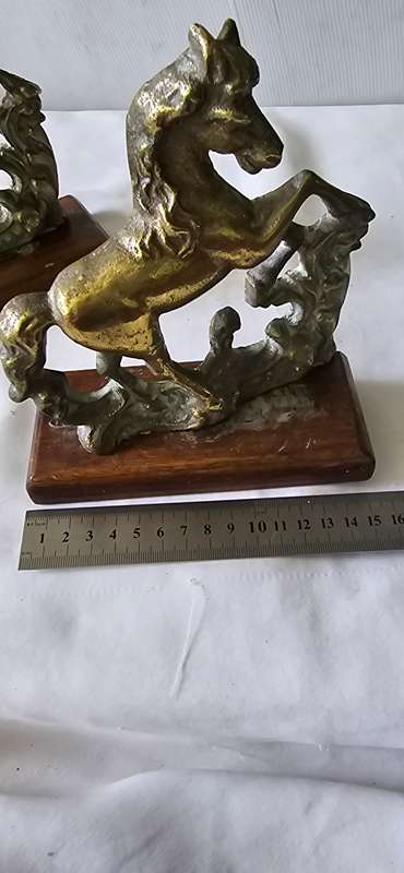 PAIR OF SOLID HEAVY BRASS HORSES ON WOODEN PLATFORM
