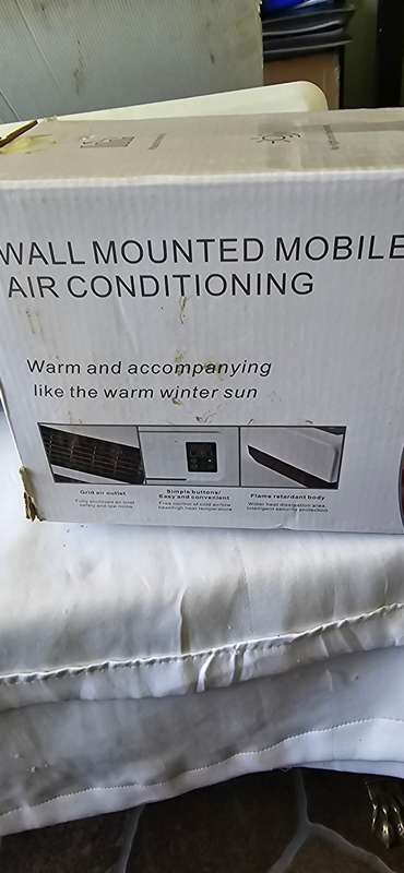 WALL MOUNT AIR CONDITIONER (HOT AND COLD) SEE DESCRIPTION