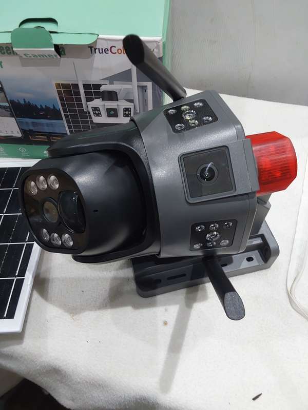 TWO SCREENS OUTDOOR SOLAR WIFI CAMERA