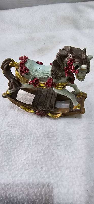 VINTAGE ROCKING HORSE FIGURINE (10 X 10CM)