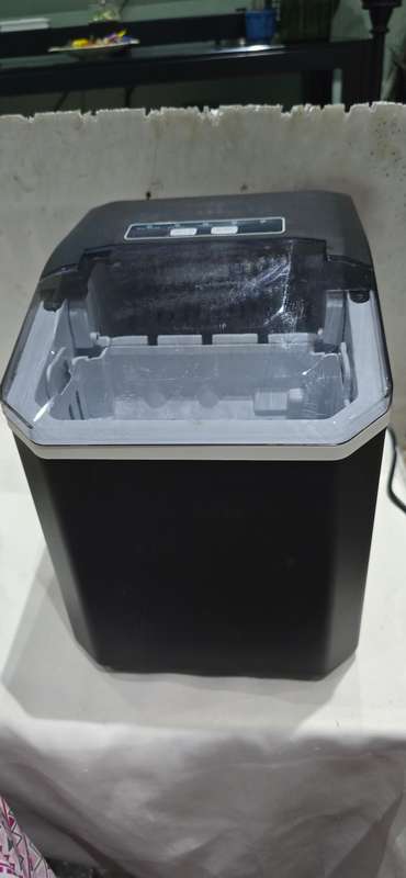 ICE MAKER
