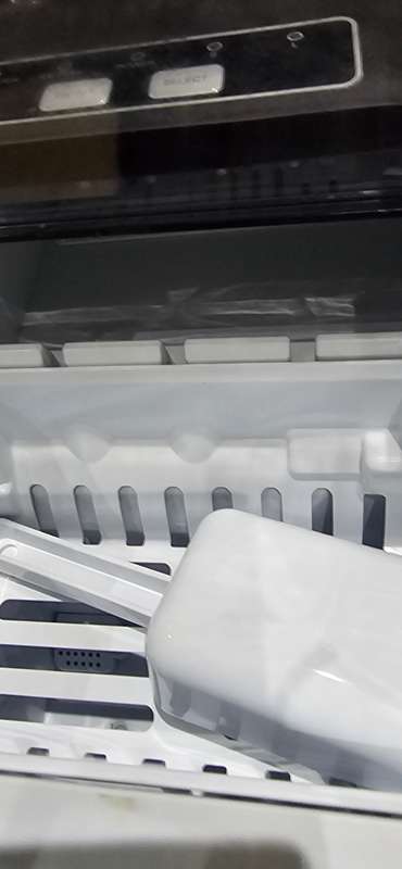 ICE MAKER