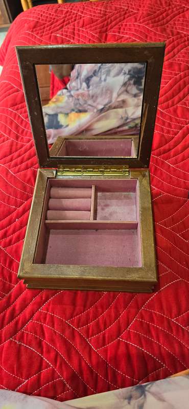 SOLID WOOD VINTAGE JEWELRY BOX WITH MIRROR