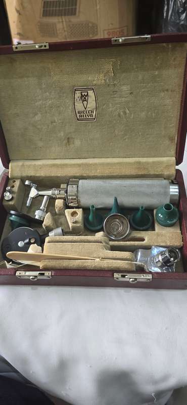 VINTAGE WELCH ALLYN OPTOSCOPE OPTHYLMOSCOPEC