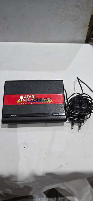 ATARI FLASHBACK GAMING CONSOLE,CONTROLS AND CABLES