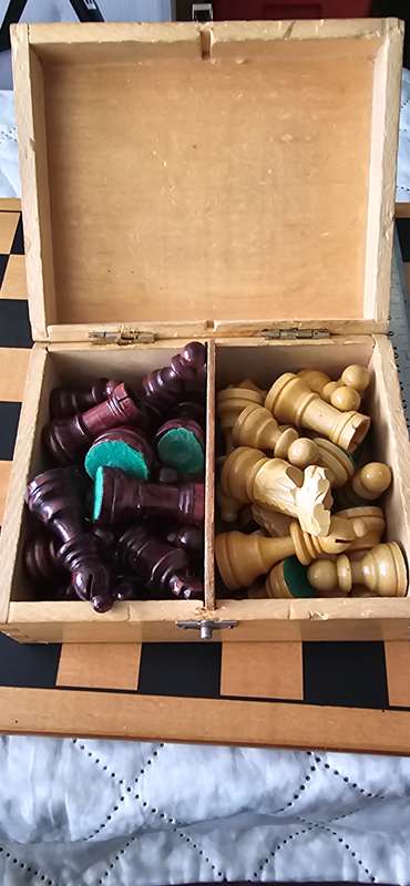 SOLID WOOD CHESS SET(OAK FINISH BOARD) COMPLETE