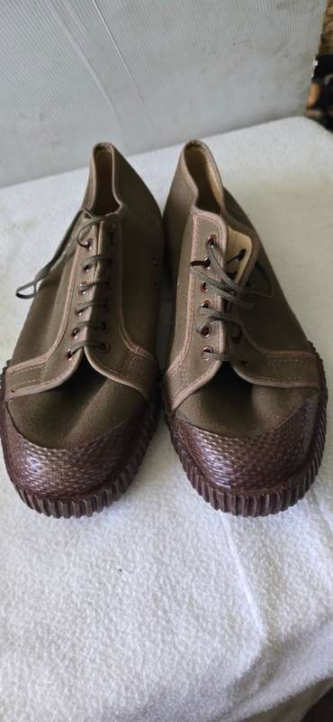 RUNACAM 1971 N.C.R.M GOOD QUALITY TEKKIES(SIZE 8)