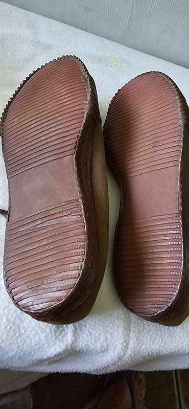 RUNACAM 1971 N.C.R.M GOOD QUALITY TEKKIES(SIZE 8)