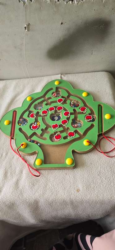 APPLE TREE SHAPE MAFNETIC MAZE PUZZLE GAME(EDUCATIONAL)