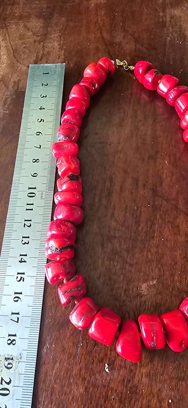 GENUNE RED CORAL NECKLACE(CLIP NEEDS FIXING)