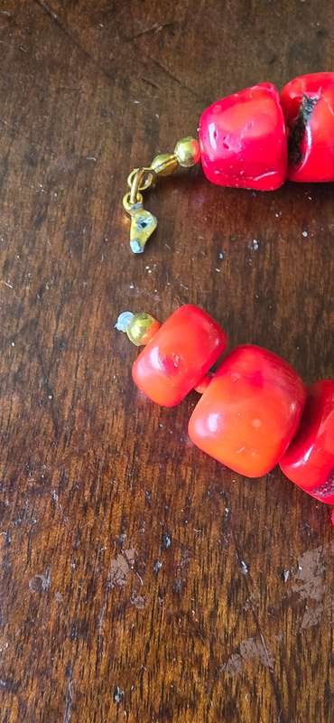 GENUNE RED CORAL NECKLACE(CLIP NEEDS FIXING)