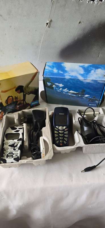 SET OF TWO OLD NOKIA CELLPHONE WITH BATTERY AND CHARGER-SEE DESCRIPTION