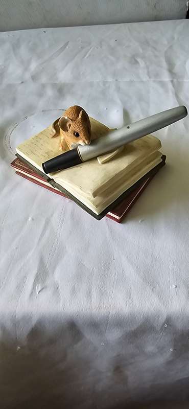 VINTAGE MOUSE WITH PEN(RESIN) SEEMARKINGS