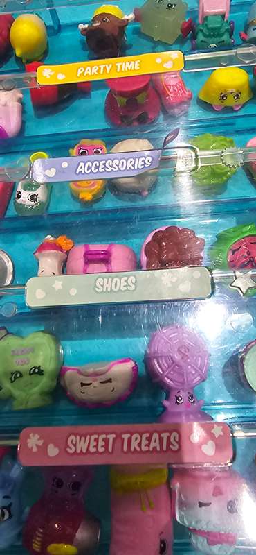SHOPKINS RARE COLLECTABLE CASE WITH TOYS(LABELLED)