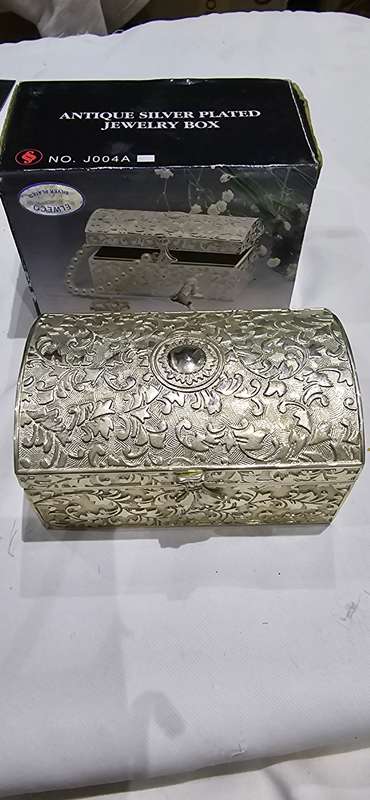 ELWECO SILVERPLATED ANTIQUE JEWELRY BOX(UNUSED) IN ORIGINAL BOX