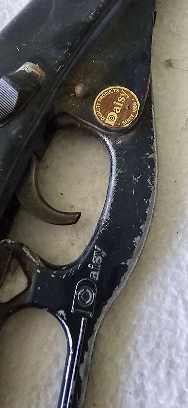 VINTAGE DAISY GUN