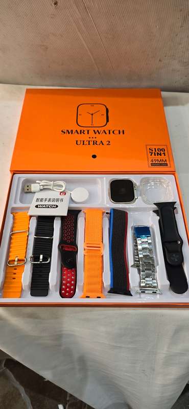 Smart watch with 7 changeable straps