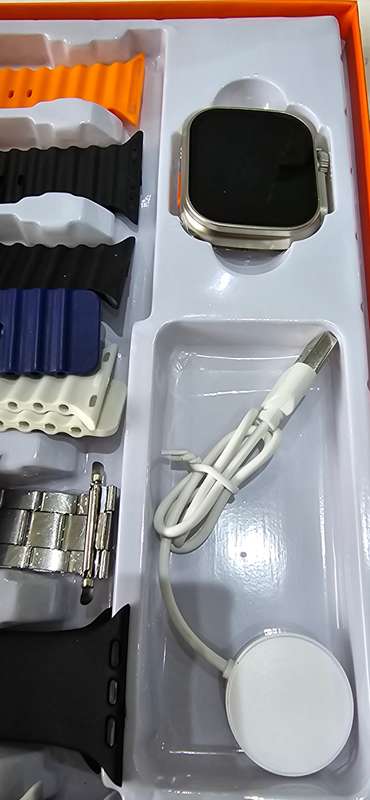 SMART WATCH WITH 7 CHANGEABLE STRAPS