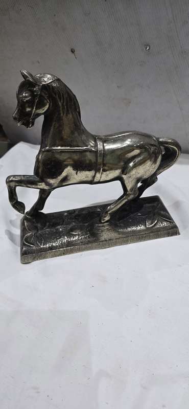 STUNNING VINTAGE SILVERPLATED HORSE FIGURINE(20 x 8 x 20cm)
