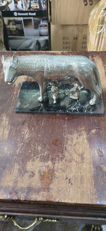 SCULPTURE CAPITOLINE WOLF 1920's(METAL AND GLASS BASE)