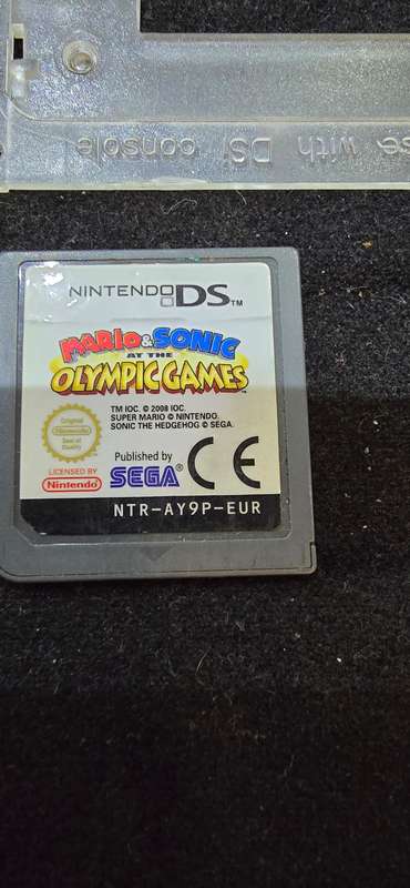 NINTENDO DS LITE INCL.A GAME CARTRIDGE MARIO & SONIC(WORKS, NO CABLES)