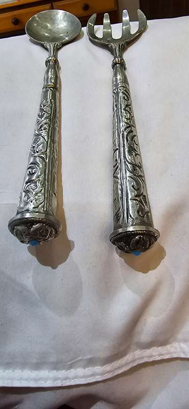 ORNATE SILVERTONE METAL SERVING UTENSILS