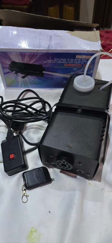 600 WATTS REMOTE CONTROLLED FOG MACHINE