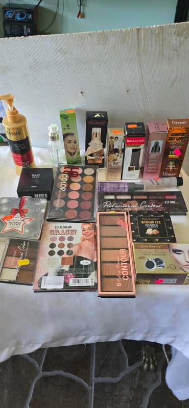 JOBLOT FACE AND EYE MAKEUP PRODUCTS