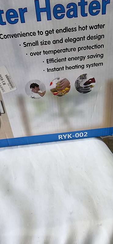 INSTANT WATER HEATER WITH SHOWER HEAD