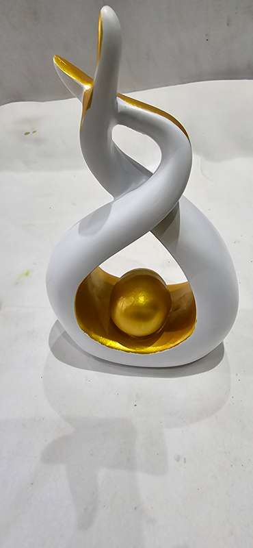 WHITE AND GOLD CERAMIC HOME DECOR*(16cm tall)