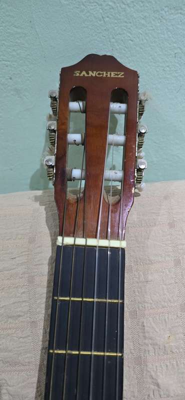 SANCHEZ GUITAR