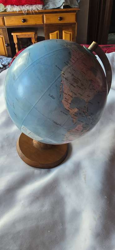 VINTAGE WORLD GLOBE(30cm height)